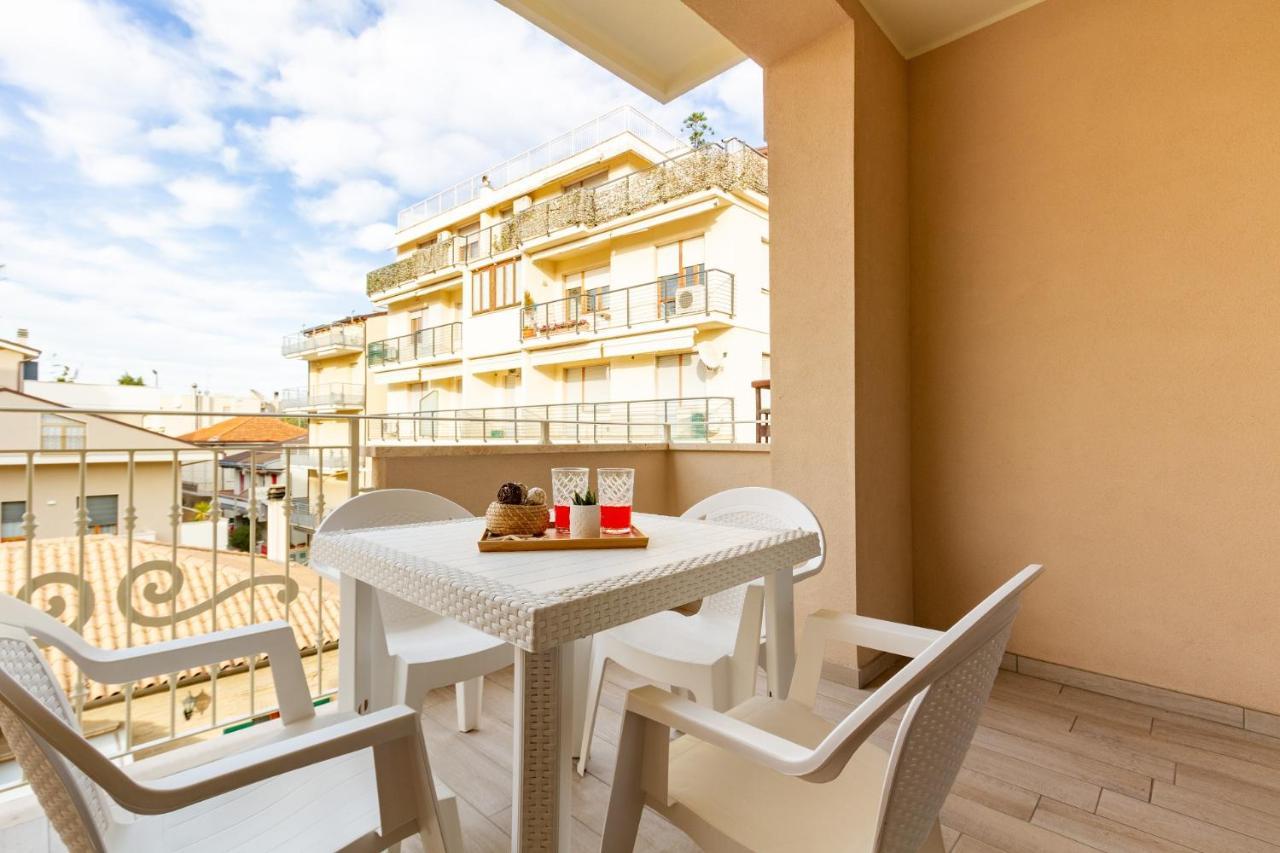 Giada 2P - Palazzina Laura Myho Casa Appartement Tortoreto Buitenkant foto